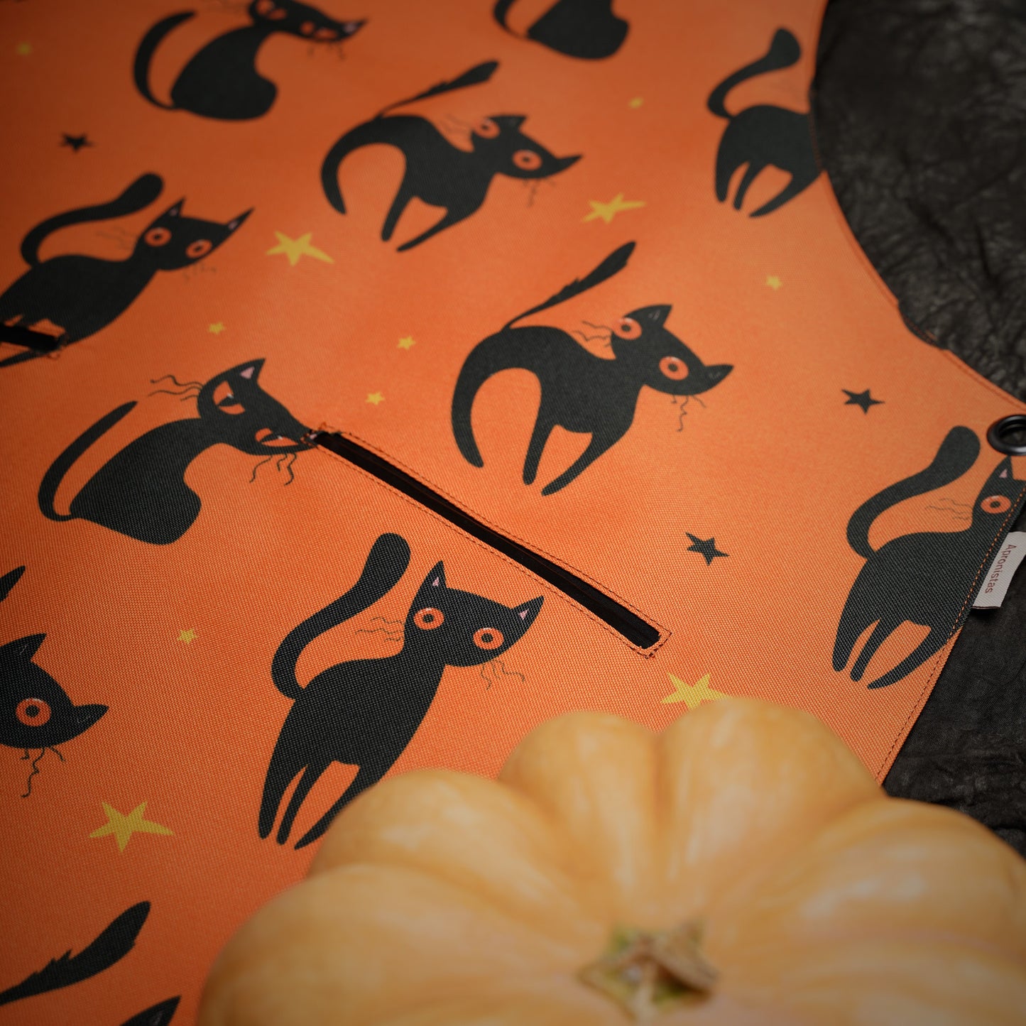 Halloween Black Cat Apron – Fun and Festive Apron with Pockets for Halloween