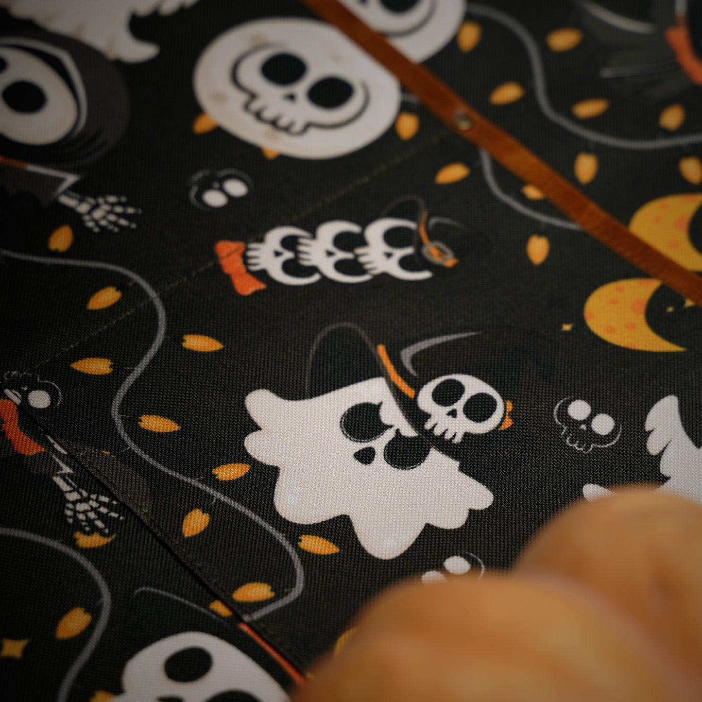 Halloween Ghost and Skull Apron – Spooky Apron with Pockets for Halloween Fun