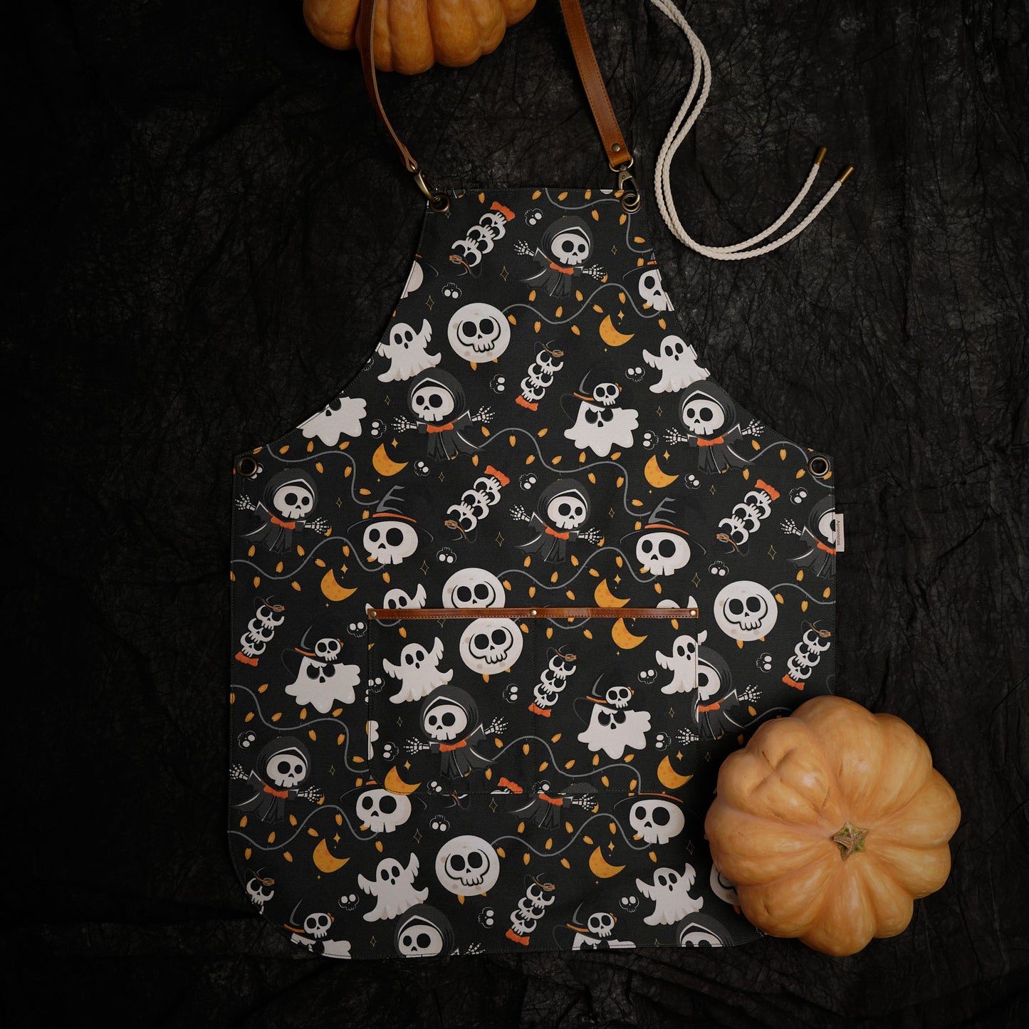 Halloween Ghost and Skull Apron – Spooky Apron with Pockets for Halloween Fun