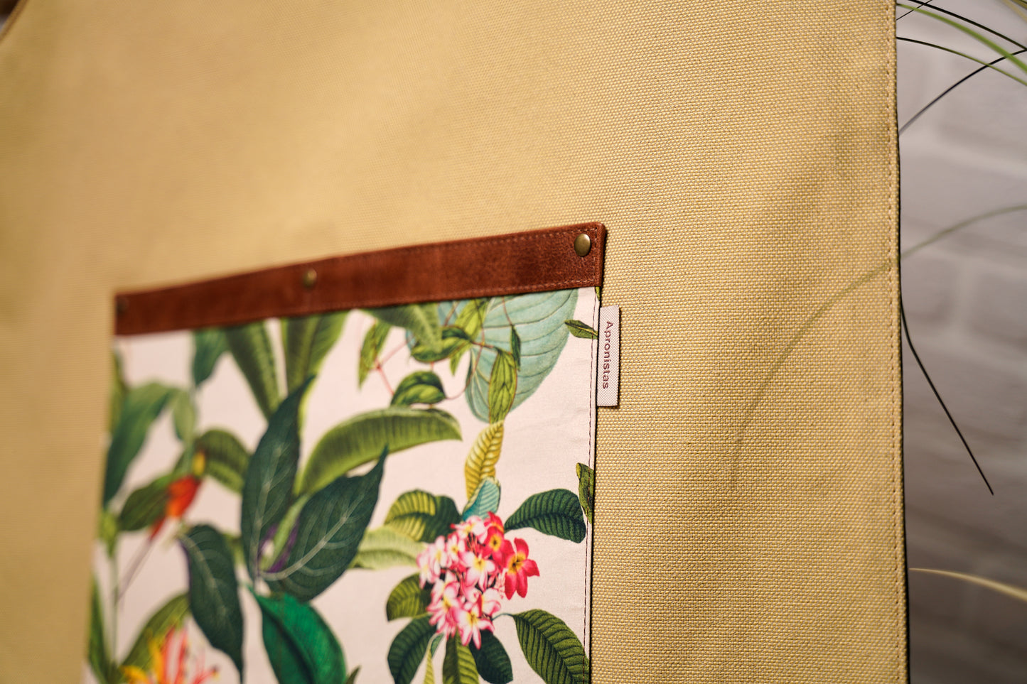 Safari Botanical Canvas Apron – Stylish Apron with Leather Straps and Jungle Print for Gardeners, Chefs, and Artists